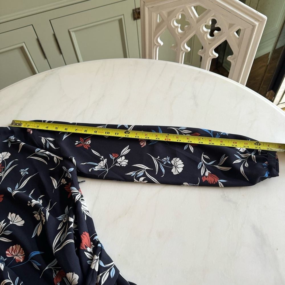 Ann Taylor Floral Belted Wrap Top Sz 2 - Picture 10 of 10